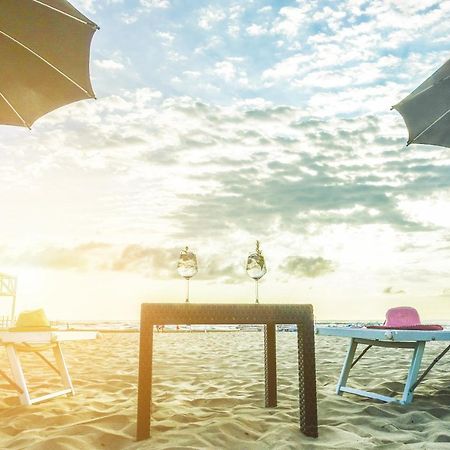 Hotel Vela D'Oro Римини Экстерьер фото
