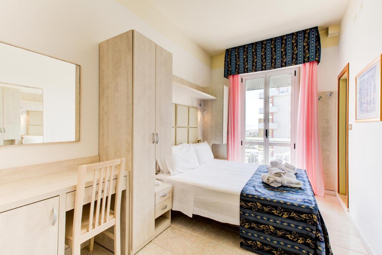 Hotel Vela D'Oro Римини Экстерьер фото