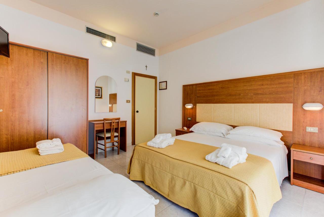 Hotel Vela D'Oro Римини Экстерьер фото
