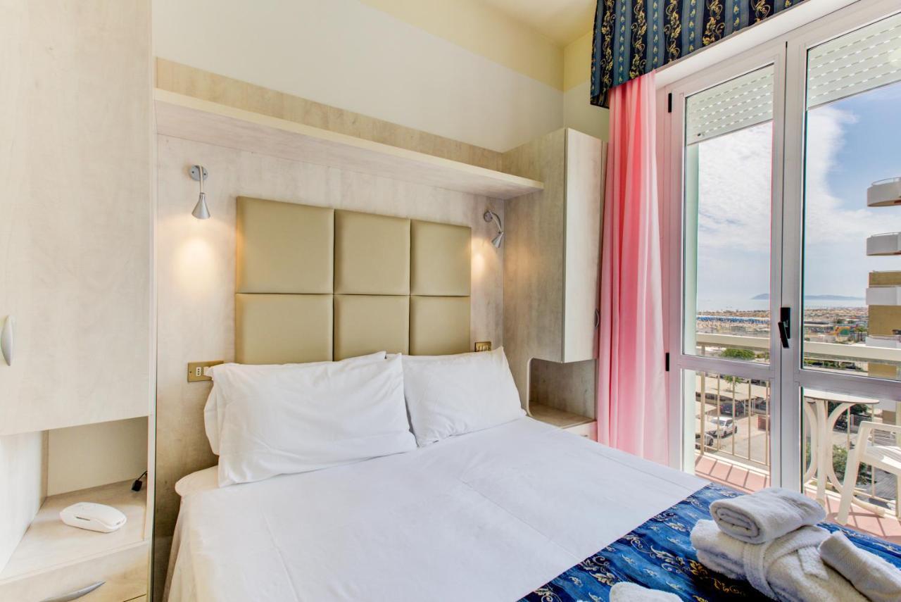 Hotel Vela D'Oro Римини Экстерьер фото