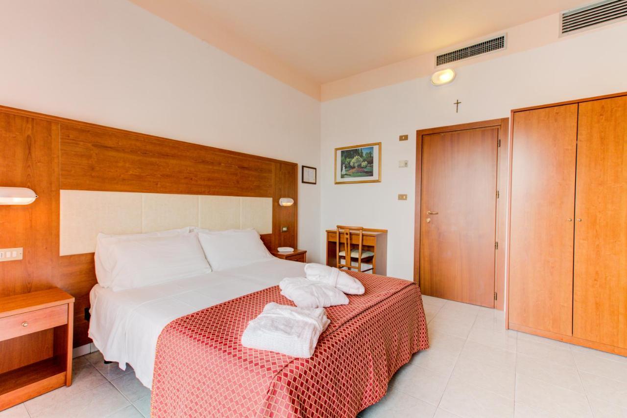 Hotel Vela D'Oro Римини Экстерьер фото