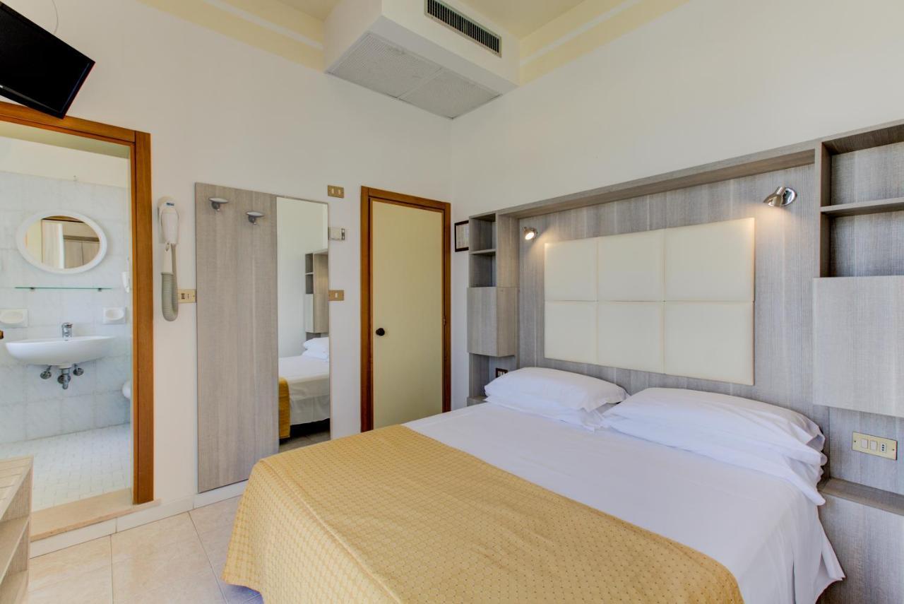 Hotel Vela D'Oro Римини Экстерьер фото
