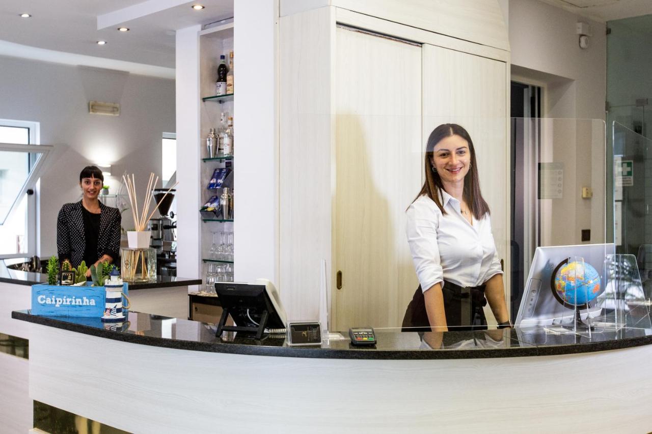 Hotel Vela D'Oro Римини Экстерьер фото