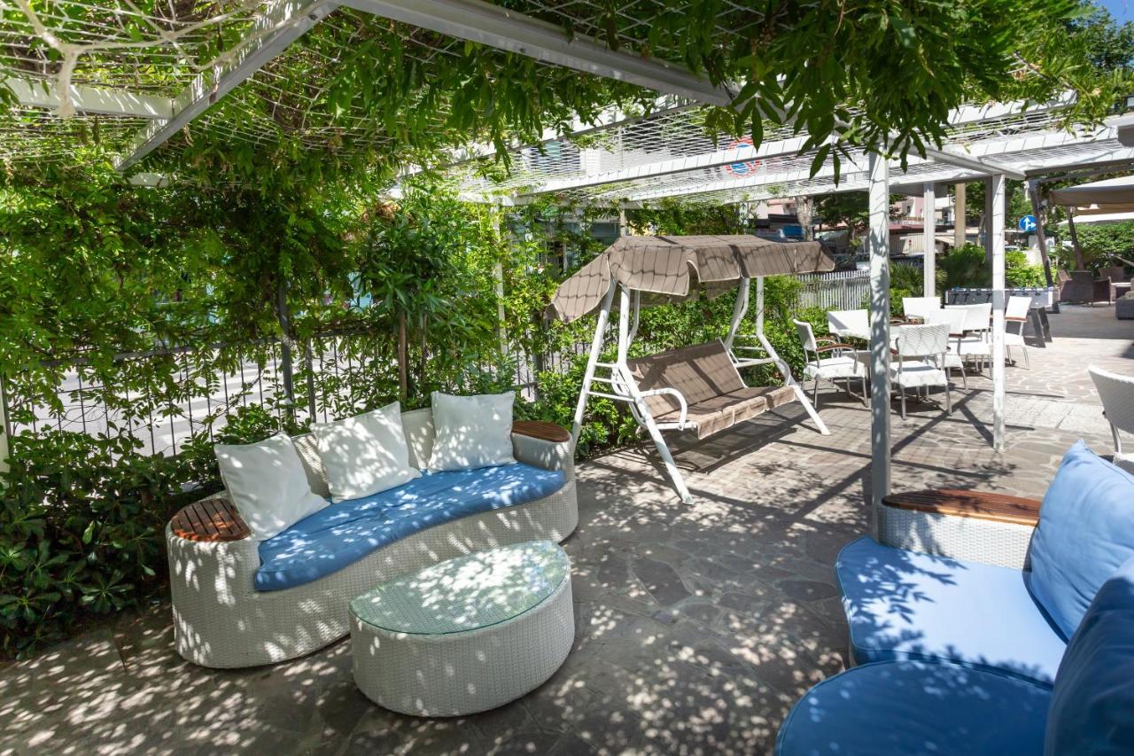 Hotel Vela D'Oro Римини Экстерьер фото