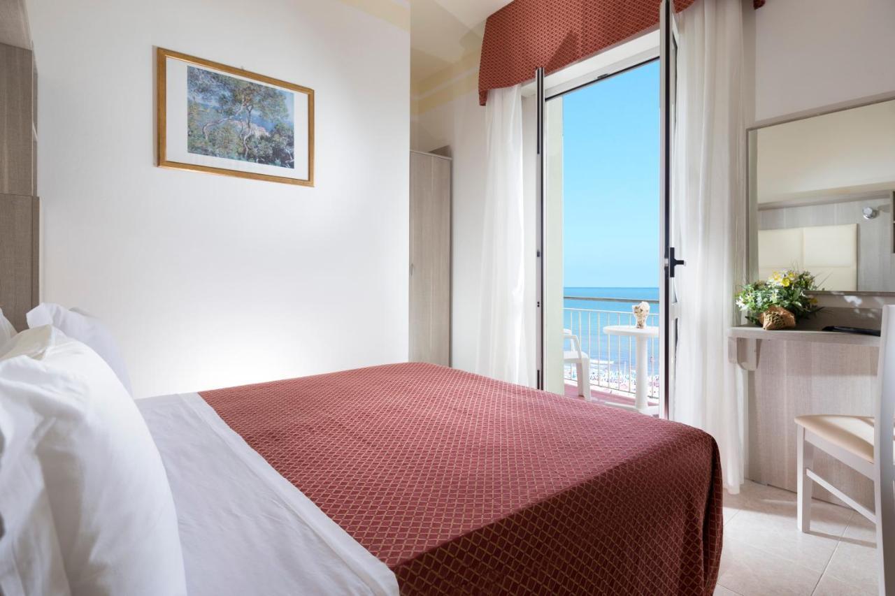 Hotel Vela D'Oro Римини Экстерьер фото