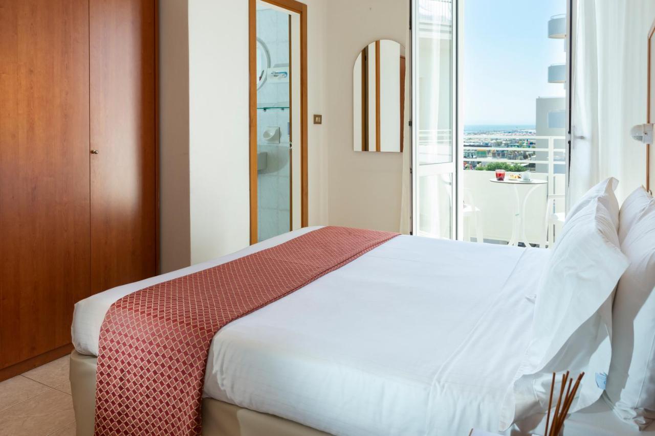 Hotel Vela D'Oro Римини Экстерьер фото