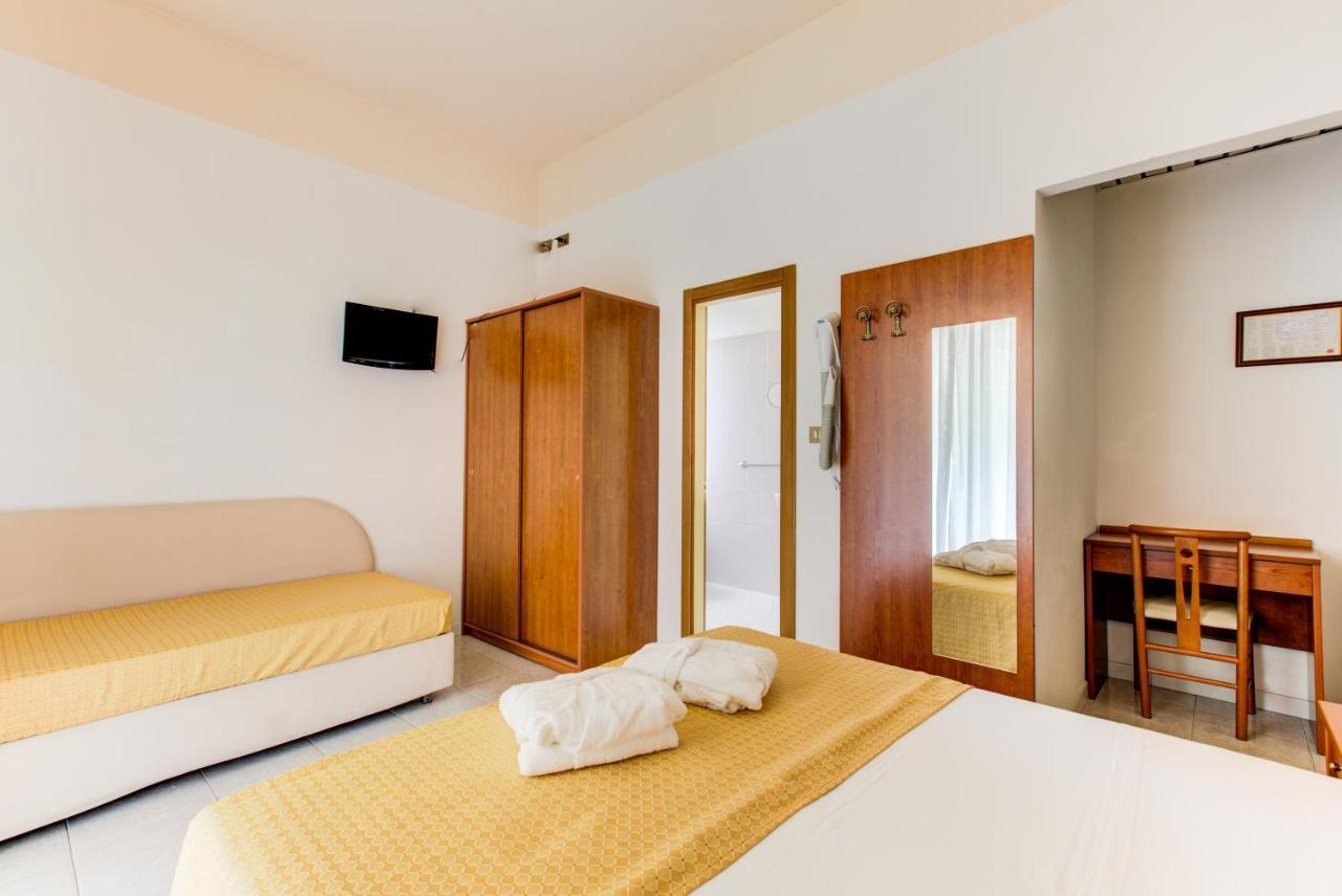 Hotel Vela D'Oro Римини Экстерьер фото