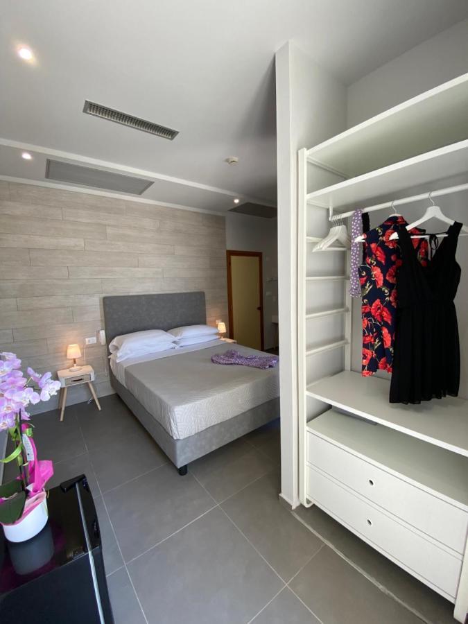 Hotel Vela D'Oro Римини Экстерьер фото