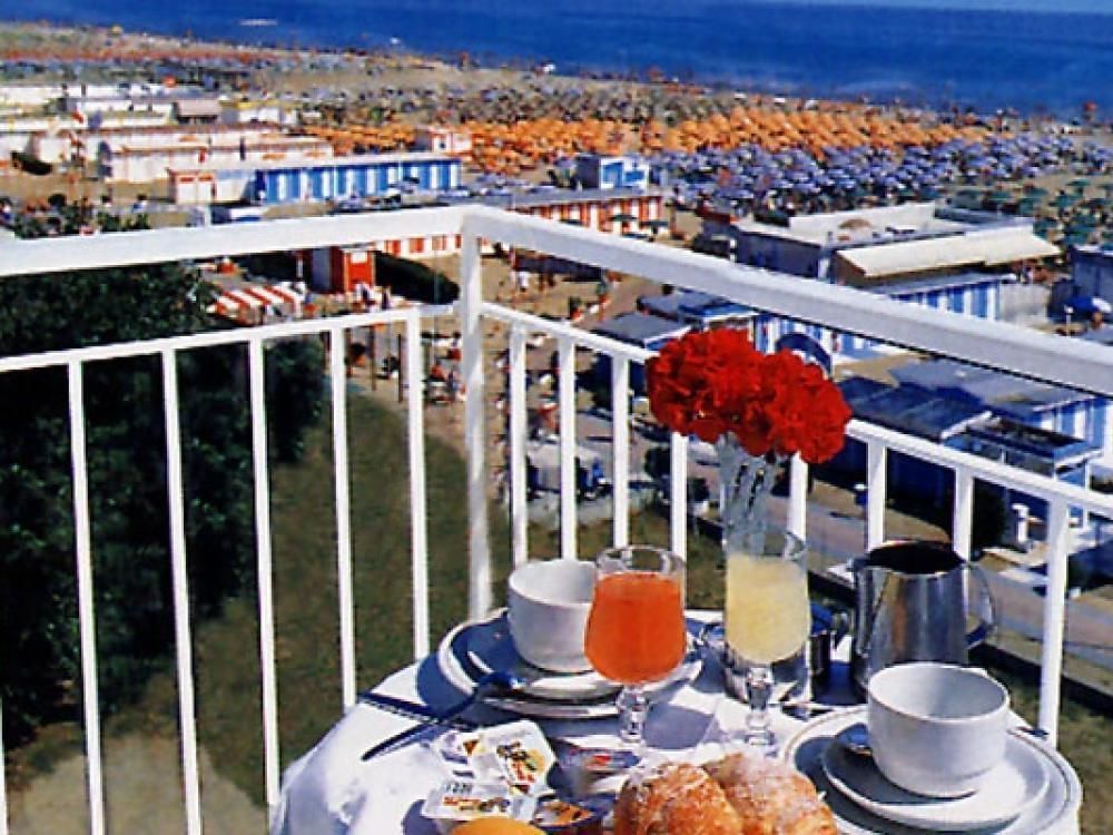 Hotel Vela D'Oro Римини Экстерьер фото